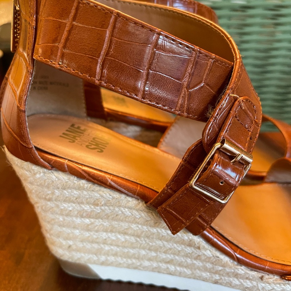 JANE AND THE SHOE Irma Platform Lug Sole Wedge Sandals - Picture 8 of 10